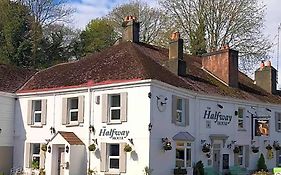 The Halfway House Pub And Kitchen